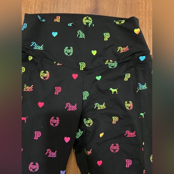 PINK VS HTF ULTIMATE RAINBOW
LEGGINGS S - Picture 4 of 5